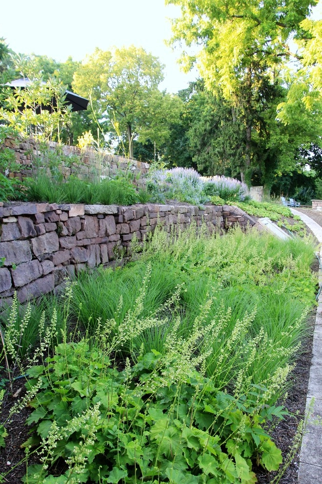 Colonial Farmhouse Garden, Royersford by Donald Pell - Gardens - Photo 11