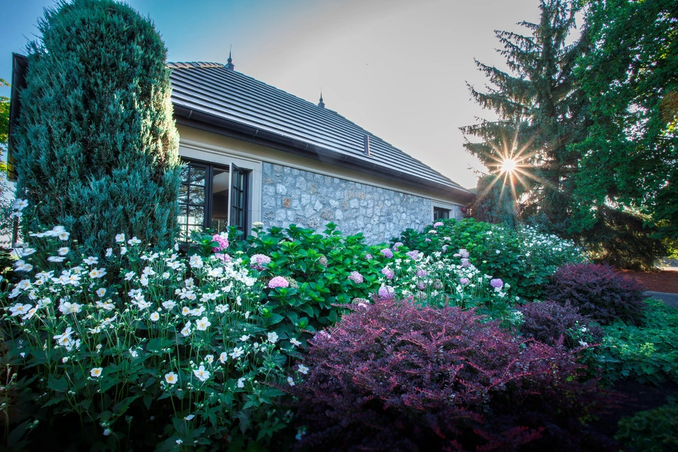 West Linn Residence by Drake's 7 Dees Landscaping & Garden Center - Photo 18