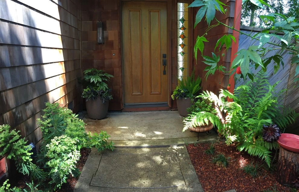 Cozy Entry Patio in Walnut Creek by DVA Consulting And Design - Photo 2