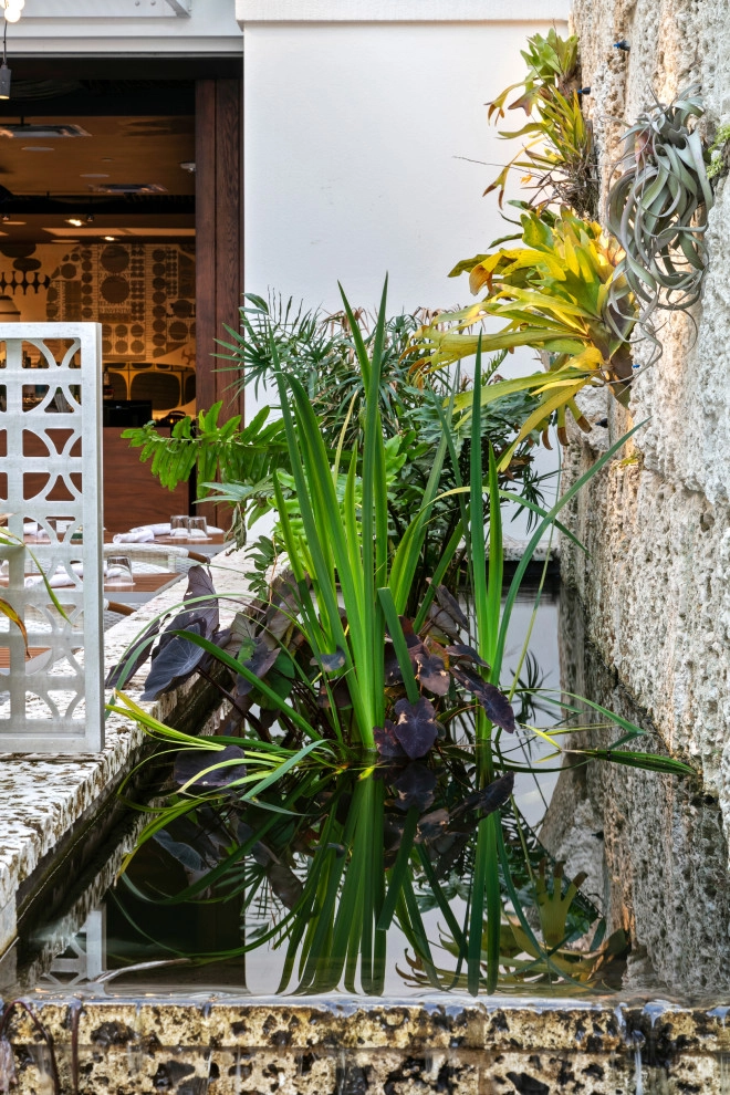 Sarasota Modern Hotel by DWY Landscape Architects - Photo 15