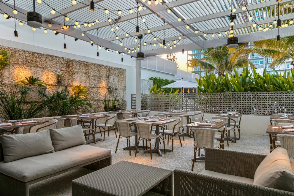 Sarasota Modern Hotel by DWY Landscape Architects - Photo 9