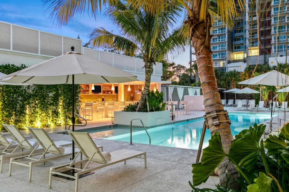 Sarasota Modern Hotel by DWY Landscape Architects - Photo 16