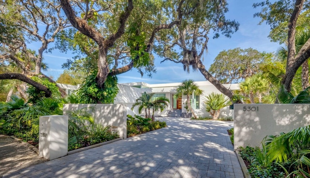 Harbor Acres Residence by DWY Landscape Architects - Photo 2