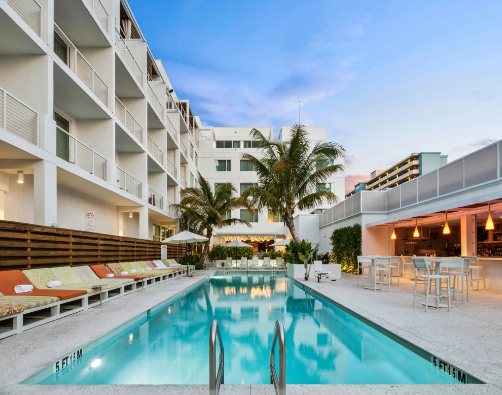 Sarasota Modern Hotel by DWY Landscape Architects - Photo 2