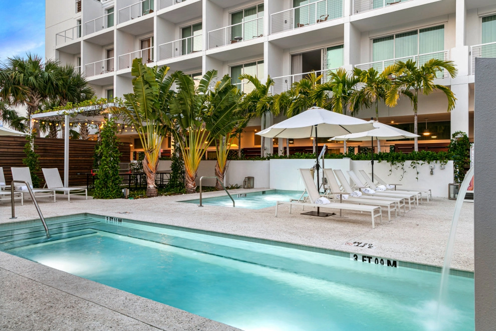 Sarasota Modern Hotel by DWY Landscape Architects - Photo 4