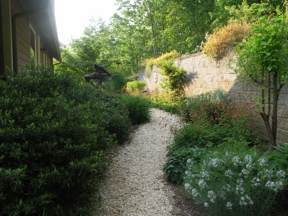 Garden Paths and Walkways by Earth Design, Inc. - Photo 10