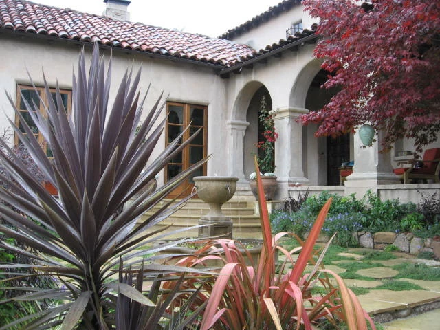 Courtyard Entry Garden by Lazar Landscape Design And Construction - Photo 2