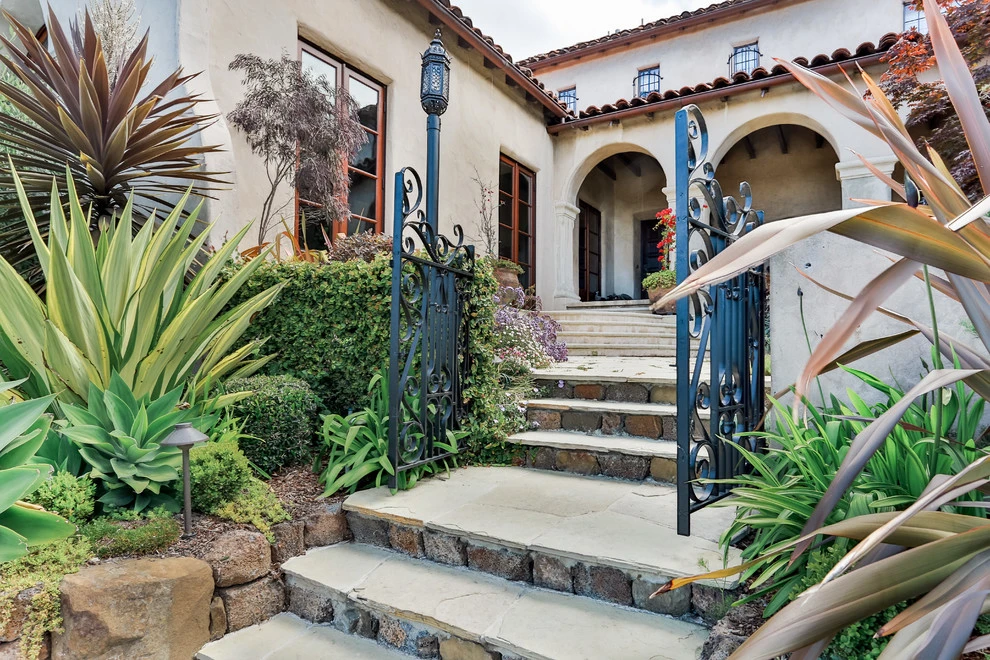Courtyard Entry Garden by Lazar Landscape Design And Construction - Photo 9