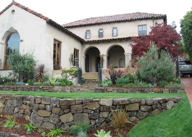 Courtyard Entry Garden by Lazar Landscape Design And Construction - Photo 11