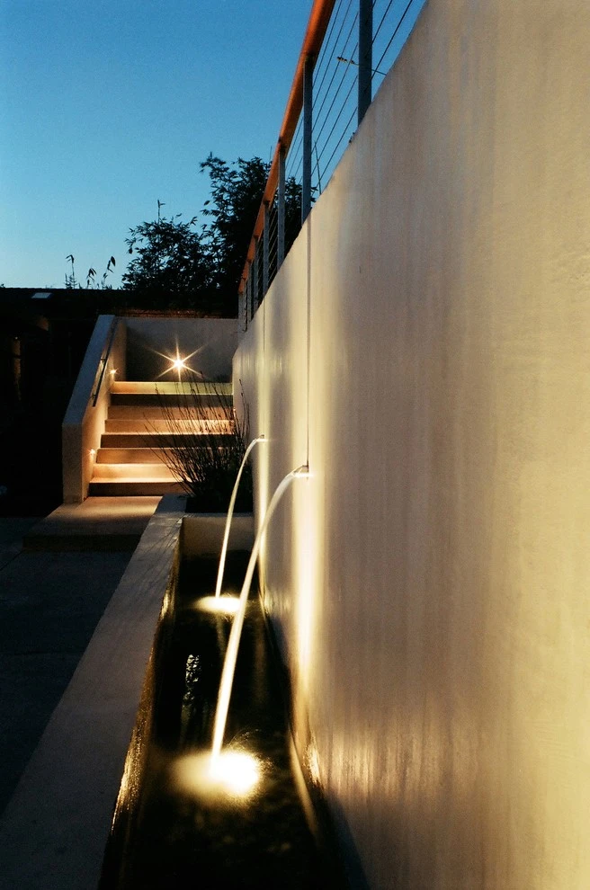 Modern Garden by Lazar Landscape Design And Construction - Photo 4