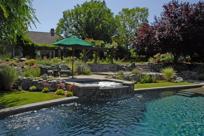 Pool garden by Lazar Landscape Design And Construction - Photo 4