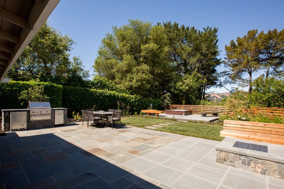 Tahos Residence by Lazar Landscape Design And Construction - Photo 4