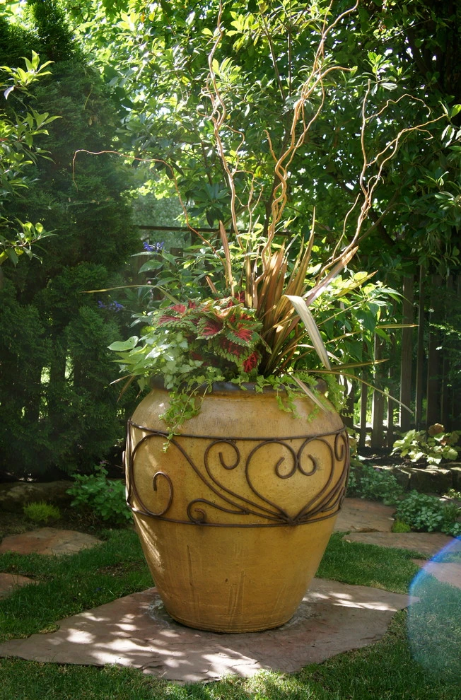 2013 Garden Tour Home by Lush Custom Gardening Company - Photo 8
