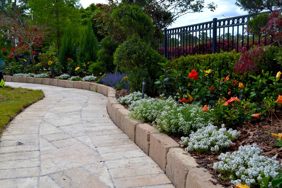 Landscaping by Earth Works - Photo 4