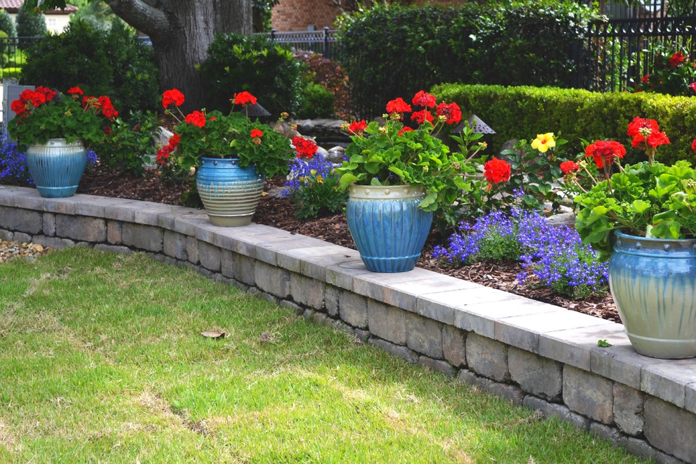 Landscaping by Earth Works - Photo 11