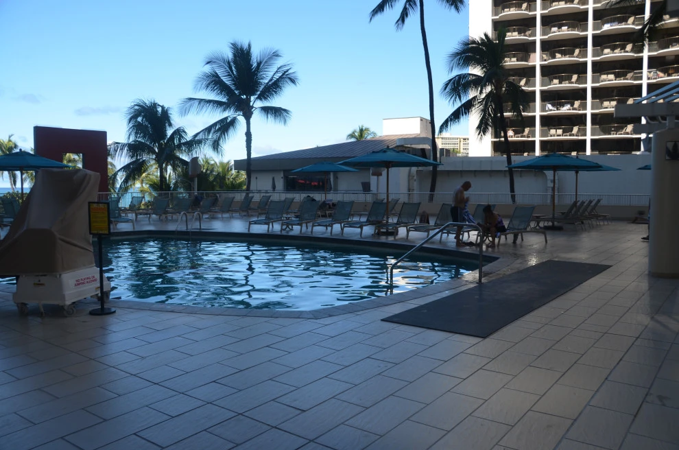 Waikiki Beach Hotel by Lanaiscapes - Photo 21