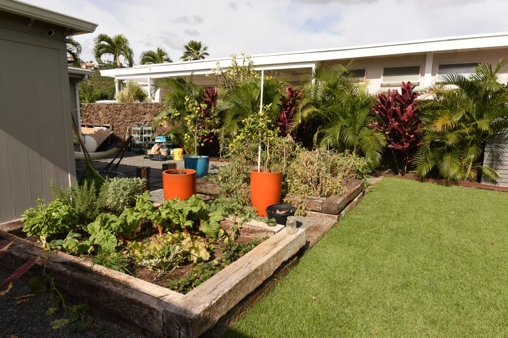 Outdoor Space with Square Pavers by Lanaiscapes - Photo 10