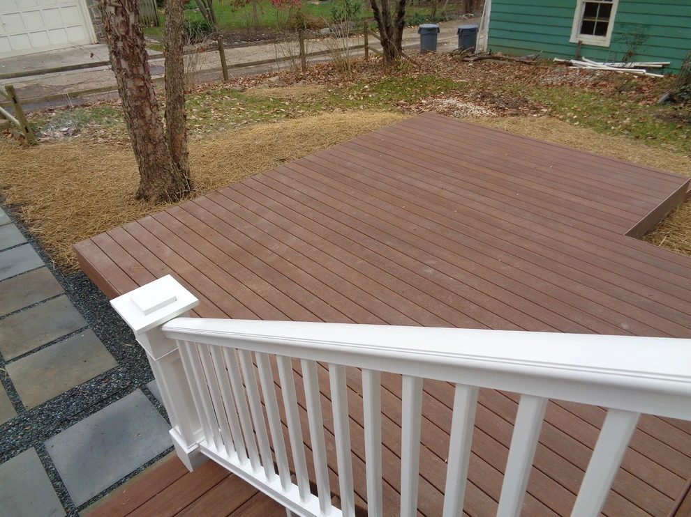 low level deck by Land/arch Landscape Architecture - Photo 3