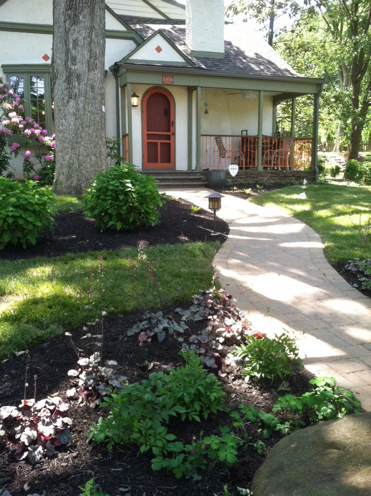 Small entry garden by Land/arch Landscape Architecture - Photo 3