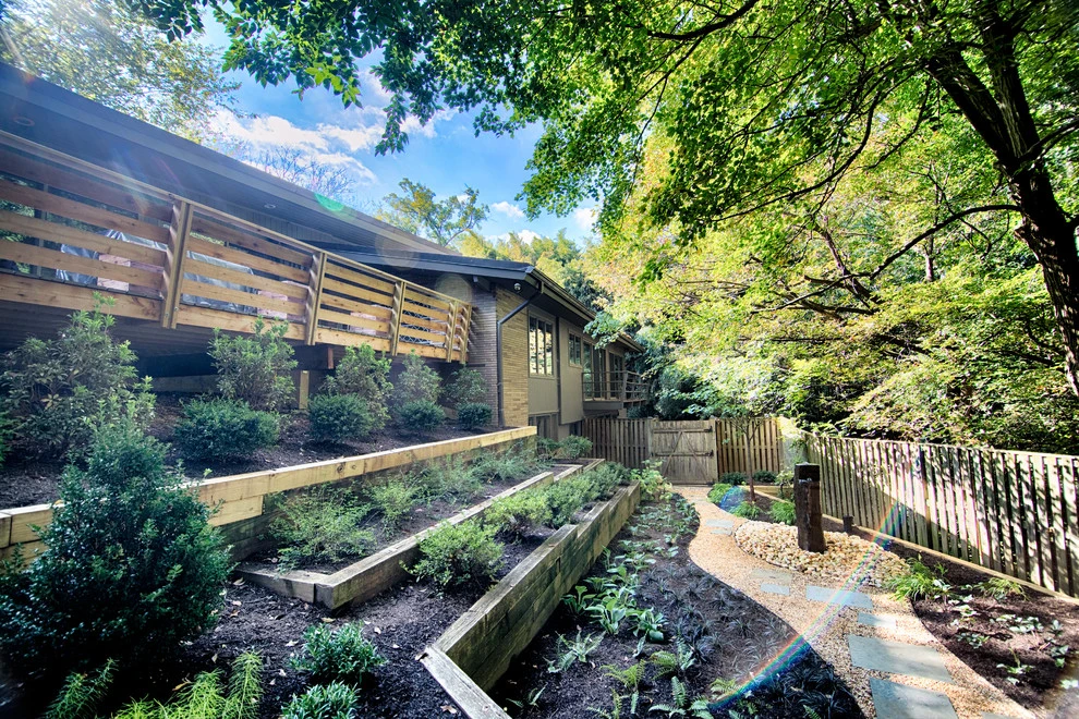 Smooth Contemporary by Landis Garden Design - Photo 4