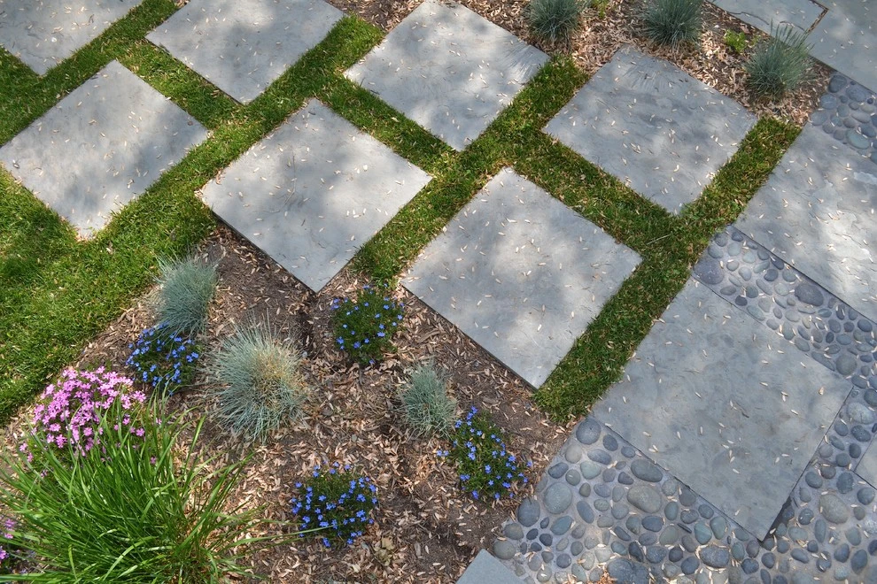 Urban Contemporary by Landis Garden Design - Photo 2