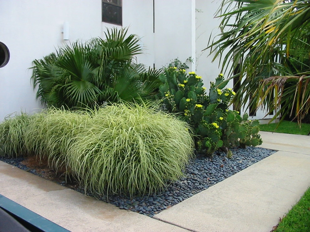 Private gardens in New Orleans by Peter Raarup Landscape Design - Photo 5