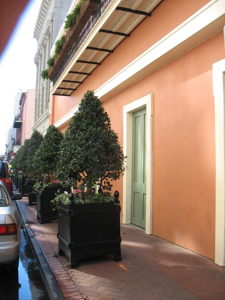 French Quarter Hotel by Peter Raarup Landscape Design - Photo 2