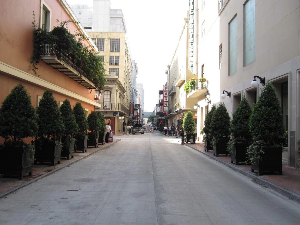 French Quarter Hotel by Peter Raarup Landscape Design - Photo 4