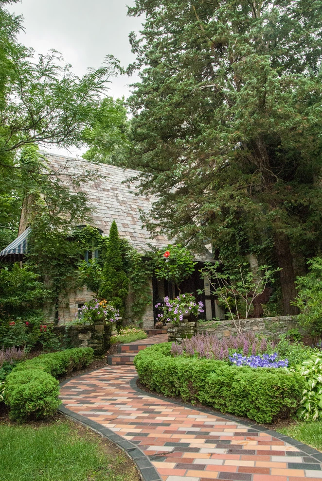Historical Home Landscape Design by Sarah's Cottage Creations - Photo 4