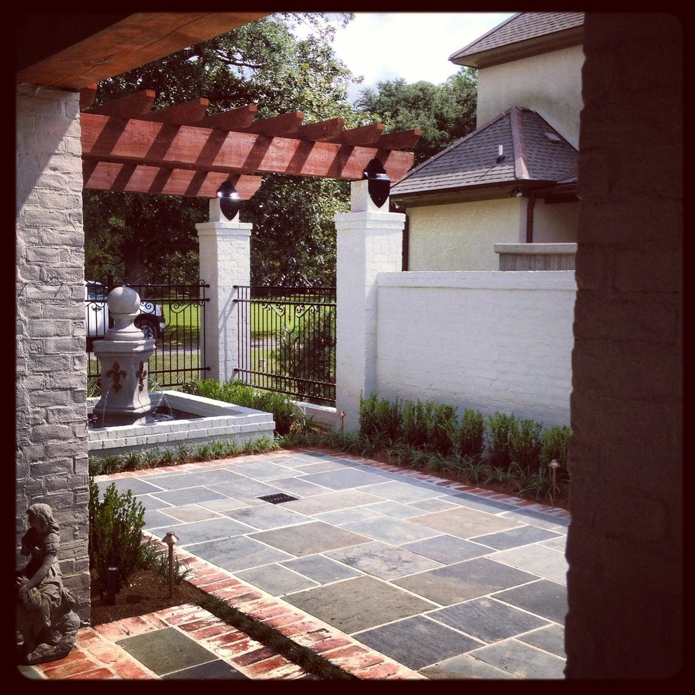 Elegant Courtyard by Smith + Baker - Photo 3