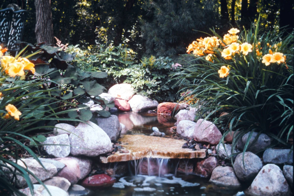 Lakeville Back Yard Project-2000 MNLA Design Award by Steve Wilde - Bachman's Landscape Design - Photo 2