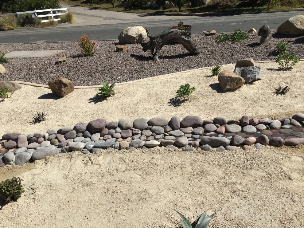 Water in river rock / Decomposed granite design by Exterior Designs Landscape - Photo 2