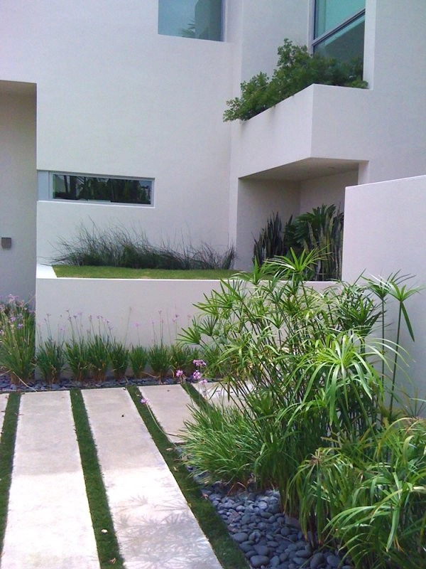 Tropical Modern by Fernando Wong Outdoor Living Design - Photo 3