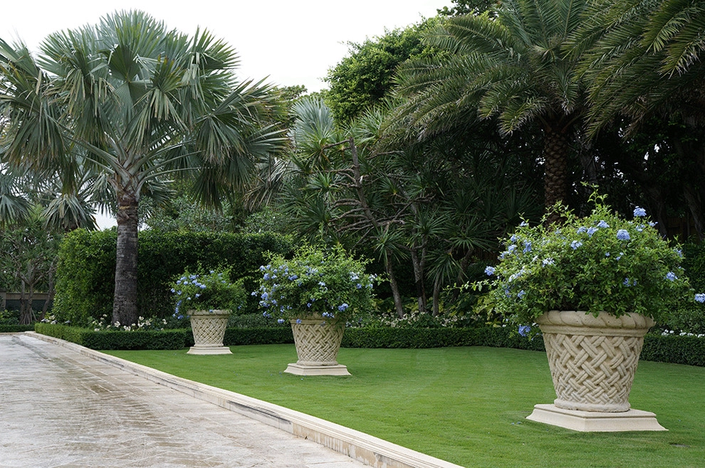 Oceanfront Estate by Fernando Wong Outdoor Living Design - Photo 8