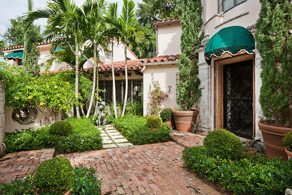 Mediterranean Elegance by Fernando Wong Outdoor Living Design - Photo 6