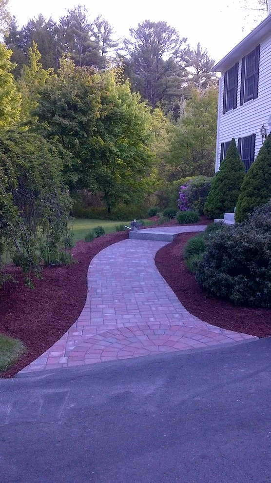 Walkway Gilford by A Cut Above Landscaping Inc. - Photo 5