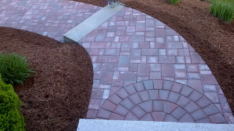 Walkway Gilford by A Cut Above Landscaping Inc. - Photo 4