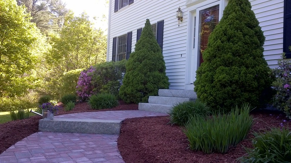 Walkway Gilford by A Cut Above Landscaping Inc. - Photo 7