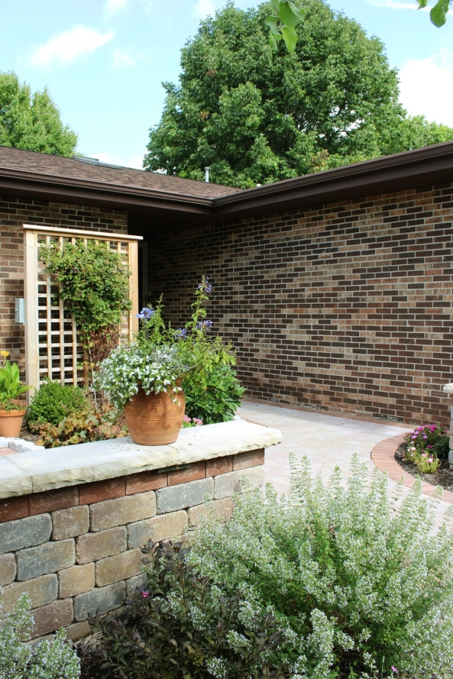 Focused Front Gallery by Four Of Six Landscape - Photo 9
