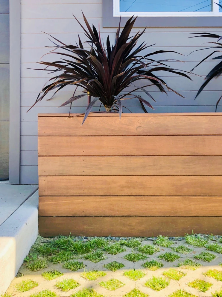 Mid-Century Modern Beach House by Wildflower Landscape Design At K&D Landscaping - Photo 11
