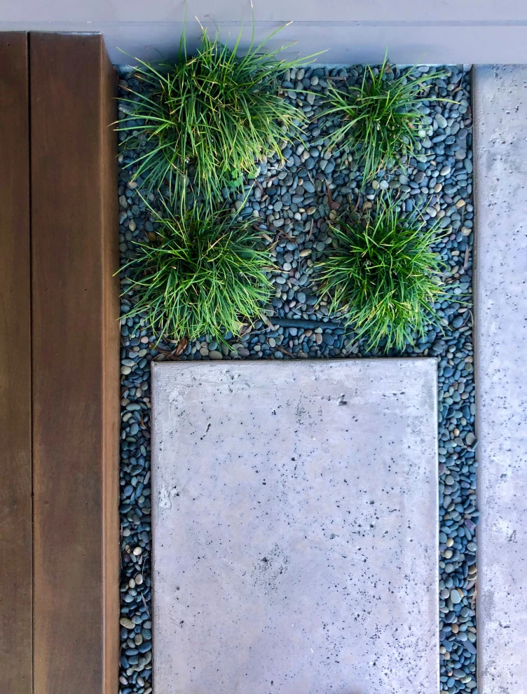 Mid-Century Modern Beach House by Wildflower Landscape Design At K&D Landscaping - Photo 8