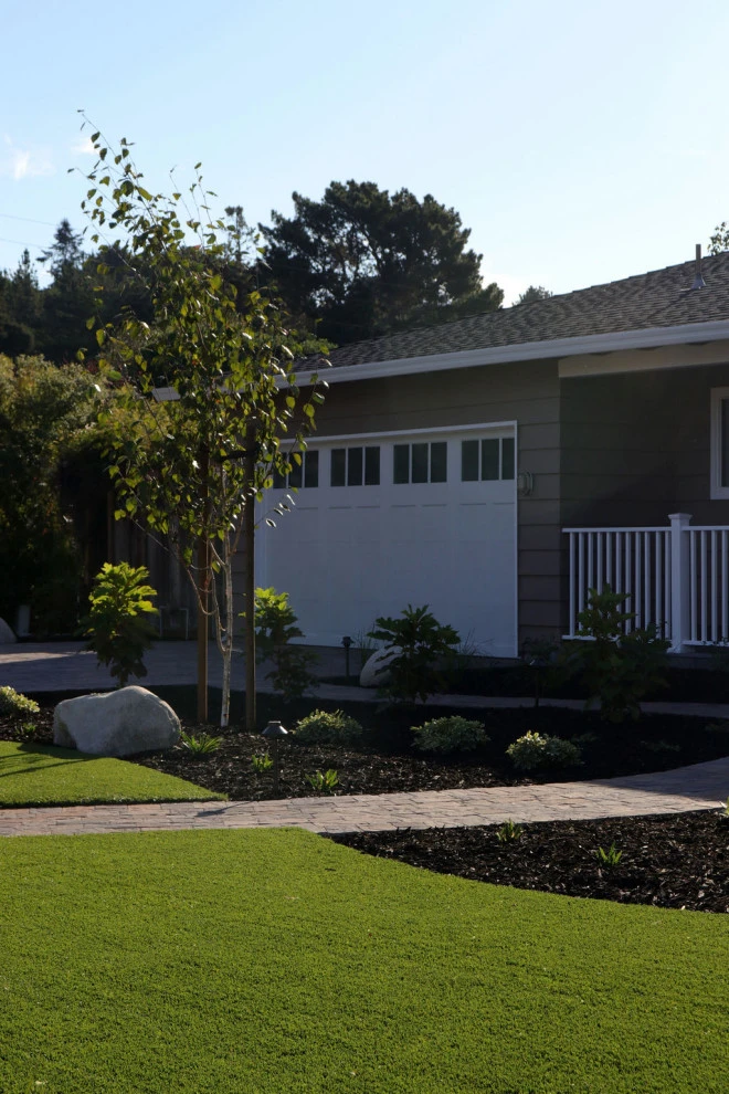 Traditional Beach Cottage by Wildflower Landscape Design At K&D Landscaping - Photo 12