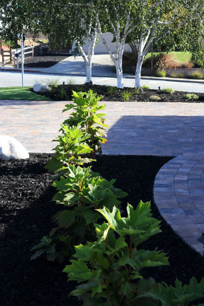 Traditional Beach Cottage by Wildflower Landscape Design At K&D Landscaping - Photo 2