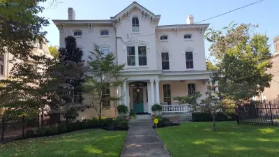 Historic Downtown Lexington — Landscape Design project by 4 Seasons Home & Garden
