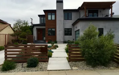 Modern Fenced Entry — Landscape Design project by Gravel And Green in Los Angeles