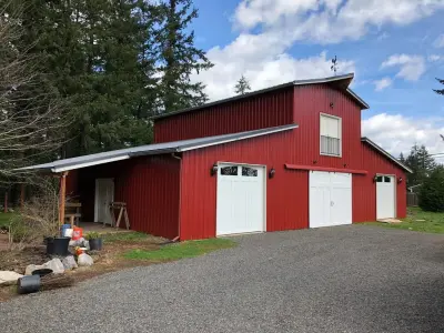 Albertson Stable by 8 Inch Nails Construction Inc.