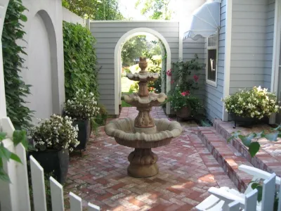 Side yard, Los Altos — Landscape Design project by Greensleeves Garden Design