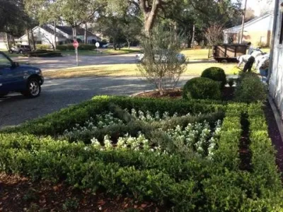 Traditional Side Yard in Houston, TX by Gregory/Henry Landscapes