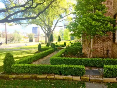 Front Yard & Side Yard in Houston, TX by Gregory/Henry Landscapes