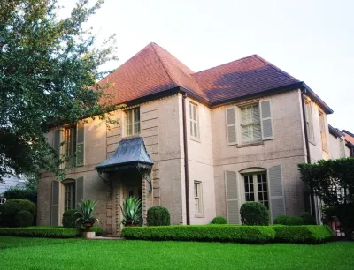 Contemporary Landscape in Houston, TX by Gregory/Henry Landscapes